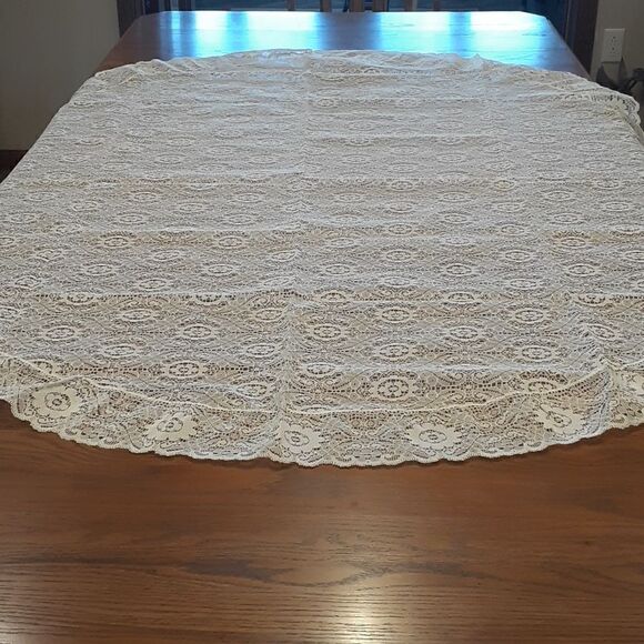 Oval tablecloth,ecru 52" X 69" oval lace - Picture 1 of 5